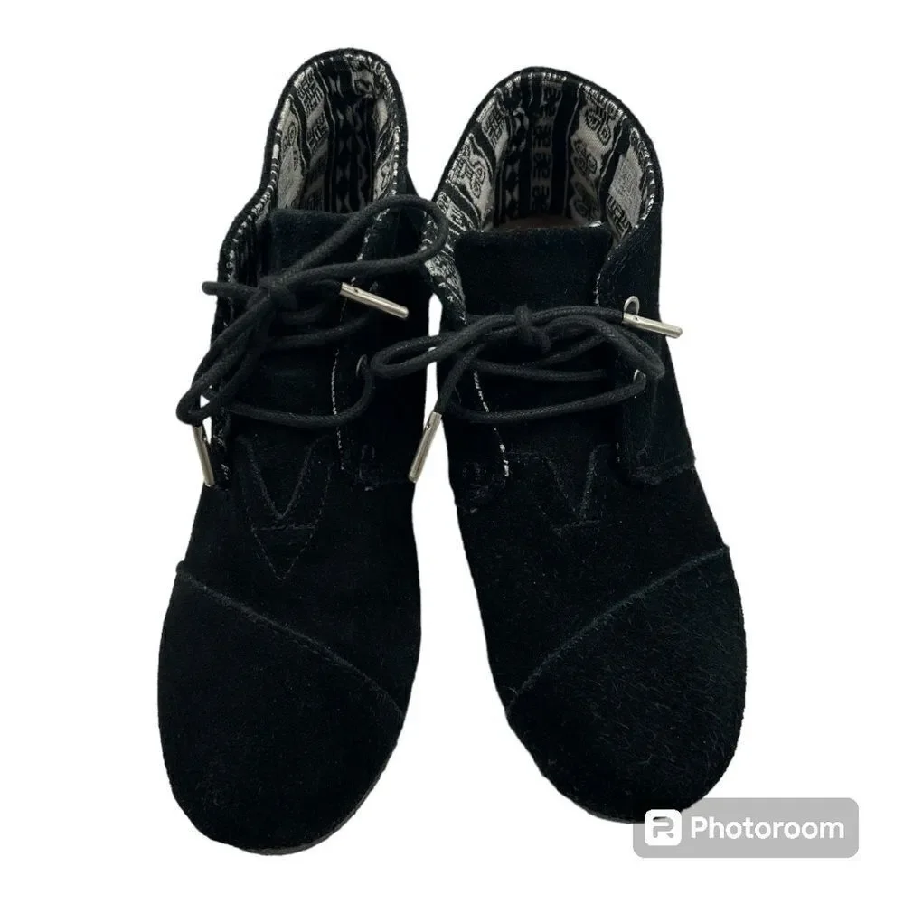 Tom’s black microsuede wedge ankle bootie size 8